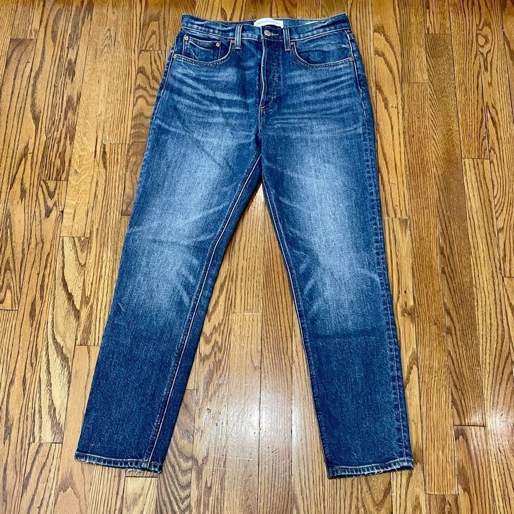 Aritzia Denim Forum Women’s High Rise YOKO High Rise Slim. Size 29
